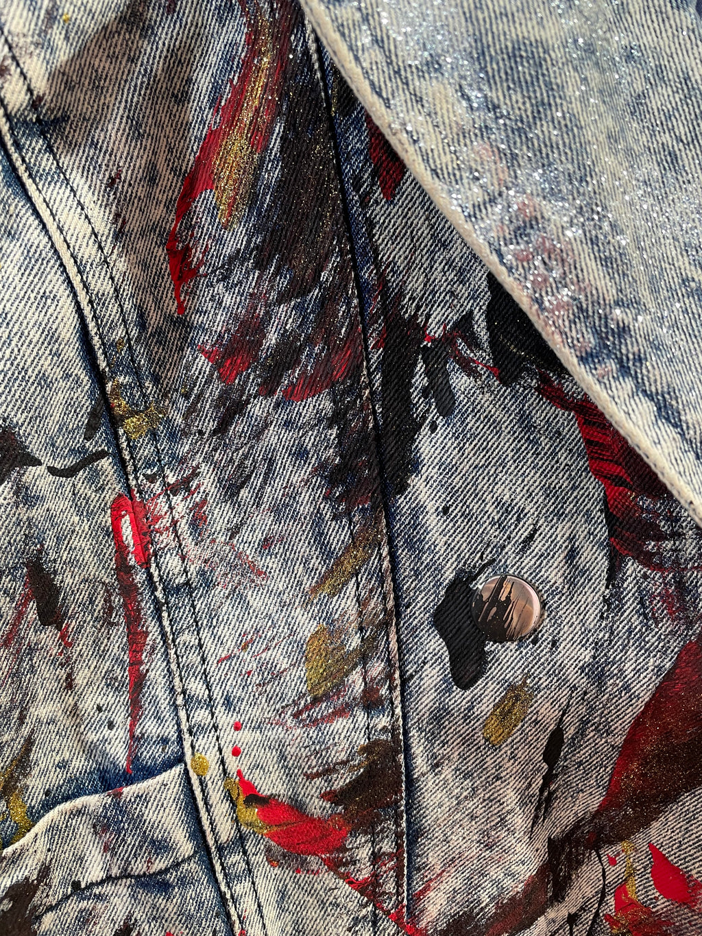 L'Art à Porter – Veste en Jean Peinte à la Main (Création Française)