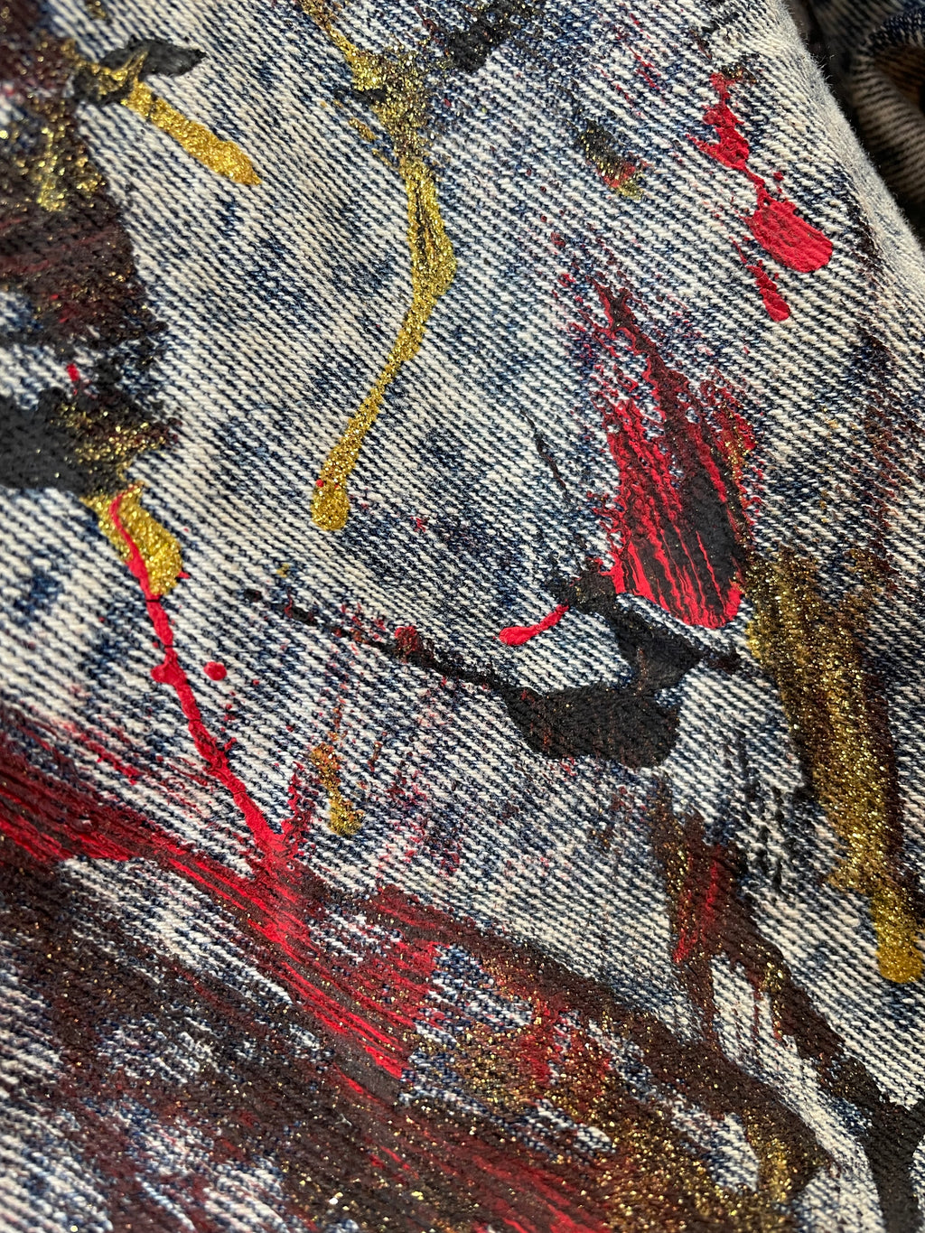L'Art à Porter – Veste en Jean Peinte à la Main (Création Française)